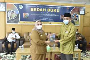 Bupati Kasmarni Sebut Bedah Buku Dapat Mengasah Intelektual, Perdalam Wawasan
