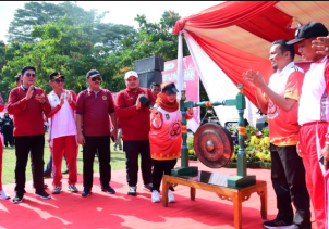 Poradeskel Bermasa I Kecamatan Pinggir Resmi Dimulai, Bupati Kasmarni Pesan Jaga  Persatuan dan Tingkatkan Prestasi Olahraga