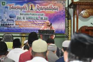 Bupati dan Wabup Bengkalis Laksanakan Shalat Tarawih Perdana di Masjid Istiqomah