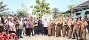 Tingkatkan Yankes Masyarakat, Dinkes Bengkalis dan Anggota DPRD Serahkan Ambulans untuk Pustu Tegar