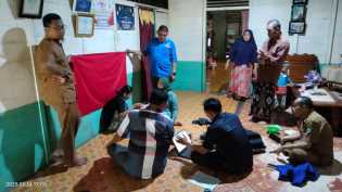 Layanan Kependudukan Bupati Kasmarni Jangkau Rumah Warga