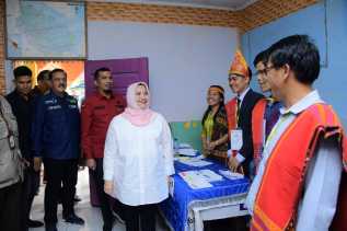 Pantau Pesta Demokrasi 2024, Bupati Kasmarni Tinjau 12 TPS