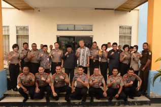 11 Mahasiswa Ilmu Kepolisian Pamitan dengan Bupati Amril
