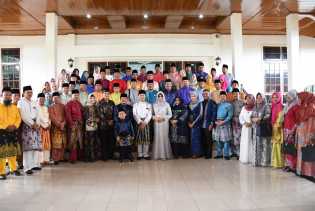 Lebaran Kedua, Bupati Amril Hadiri Open House Gubri Syamsuar