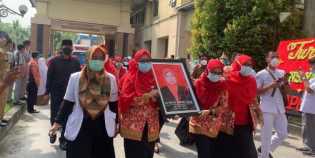 Bupati Kasmarni Belasungkawa Atas Wafatnya Pahlawan Kesehatan