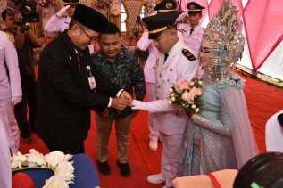 Wakili Bupati Bengkalis, Staf Ahli Bupati Ucapkan Selamat Pengantin Baru