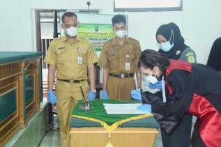 Bersama Sekretaris, Kadiskominfotik Johansyah Jadi Saksi Pelantikan Wakil Ketua PN Bengkalis Kelas II