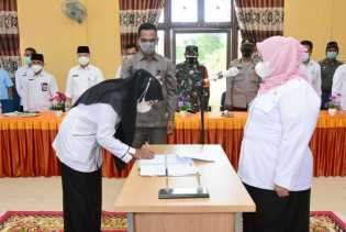 Bupati Kasmarni Ambil Sumpah Janji Anggota BPD