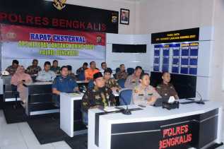 Bupati Kasmarni Ikuti Rapat Kesiapan Pengamanan Idul Fitri 1444 Hijriyah Secara Virtual