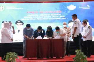 Bupati Kasmarni Minta Dunia Usaha Berkontribusi untuk Peningkatan PAD