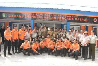 Usai Rapat, Kepala BNPB Letjen TNI Doni Monardo Kembali ke Pekanbaru