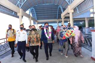 Tiba di Negeri Junjungan Plt. Dirjen Badilum Mahkamah Agung RI Disambut Bupati Kasmarni