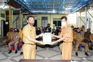 Pejabat Kominfotik Tanda Tangani Pakta Integritas dan Perjanjian Kinerja