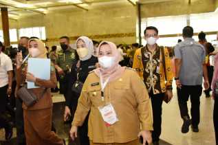 Hadiri Langsung Pengarahan Presiden RI, Bupati Kasmarni Siap Jalankan Instruksi
