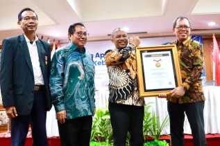 Bagus Santoso Terima Anugerah Sahabat Pers Indonesia Tahun 2025