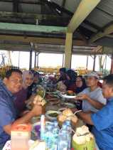 ​Warung Bu Jariah Pantai Selat Baru: Surga Kuliner Ikan Asam Pedas yang Memanggil di Pesisir Bengkalis