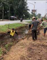 Kades Junaidi Pimpin Gotong Royong Bersihkan Lokasi Pasar