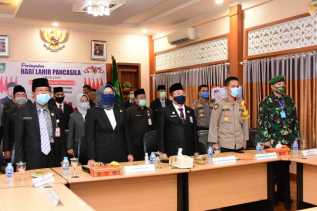 Plh. Bupati Bengkalis H. Bustami HY Ikuti Peringatan Hari Lahir Pancasila Secara Langsung