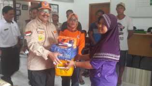 21 Korban Puting Beliung Siak Kecil Terima Bantuan 