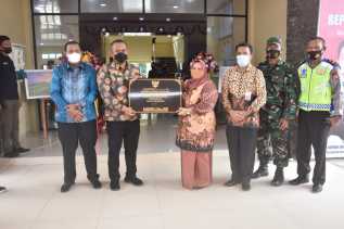 Pelayanan Harus Meningkat, Bupati Resmikan Gedung Kantor Camat Bandar Laksamana