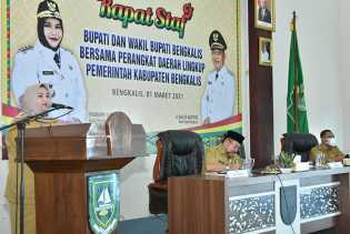 Kasmarni Minta Para Pejabat Tidak Bekerja Sesuka Hati