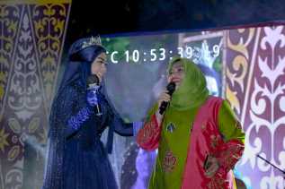 Bupati Kasmarni dan Iyet Bustami Duet Meriahkan Malam Puncak Julang Bermasa Tahun 2022