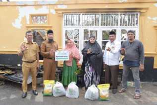 Bentuk Kepedulian, Bupati Kasmarni Salurkan bantuan Korban Kebakaran,  Bengkalis dan Bantan