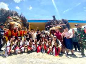 Wabup Bagus Santoso Resmikan Pasar Desa Eks Transmigrasi Sumber Jaya