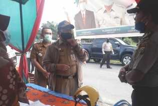 Semangati Petugas, H Bustami HY Tinjau Titik Pemeriksaan Covid-19 di 2 Kecamatan