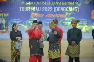 Investor Singapura Minat Investasi Batik Desa Teluk Latak 