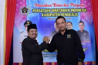 Bupati Amril Mukminin: “Sampaikan Informasi yang Bisa Jadi Setawar Sedingin Bagi Masyarakat”