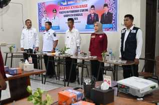 Perhatian dan Fokus Kinerja Perangkat Daerah dan TPPS, Bupati Kasmarni Hadiri Rapat Evaluasi Percepatan Penurunan Stunting