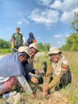 Mahasiswa Universitas Riau Lakukan Penanaman 7 Jenis Pohon