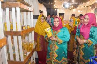 Resmikan Stand Bazar Mandau, Bupati Kasmarni Apresiasi Penggiat Usaha Kreatif