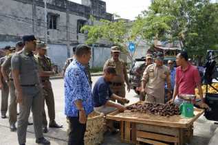 Ini Denda Jika Pedagang Mengganggu Fungsi Jalan Menurut UU LLAJ dan UU Jalan