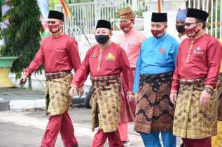 Sidang Paripurna Istimewa dihadiri Bustami HY
