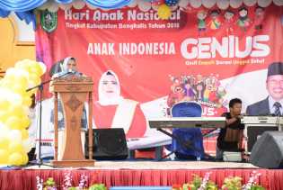 Kasmarni Ajak Orang Tua Lakukan Pengasuhan Berkualitas
