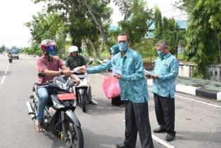 Lakukan Gerakan Berbagi Masker, TP PKK Kabupaten Bengkalis Turun ke Jalan