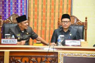  Bupati Bengkalis Hadiri Rapat Pandangan Umum APBD