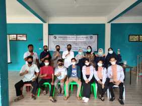 Tim Pengabdian Polbeng Bantu Strategi Marketing Ikan Lomek Kering Bumdes Kuala Alam