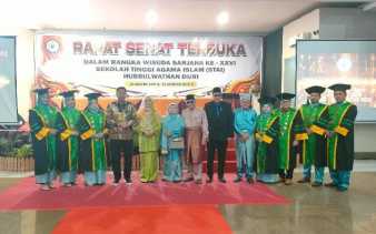 Diharapkan Berintegritas dan Tangguh, 71 Mahasiswa STAI Hubbulwathan Duri Diwisuda 