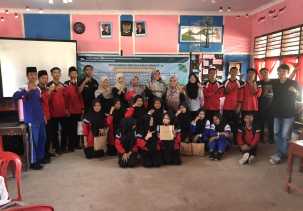 Dosen Politeknik Negeri Bengkalis Gelar Pengabdian Masyarakat: “Boosting High School Students' English Skills with Free Mobile Applications” di Desa Penampi 
