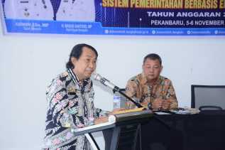 Bupati Kasmarni Tegaskan Seluruh Perangkat Daerah Segera Terapkan SE dan SPBE