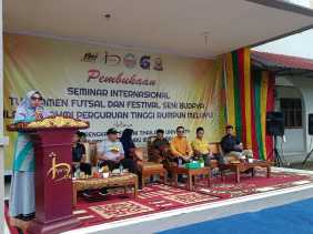 Ketua STIE Syariah Resmikan Acara Seminar Internasional, Turnamen Footsal dan Festival Seni dan Budaya 