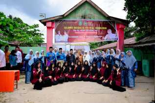 Bupati Bengkalis Dampingi Anggota DPR RI Dewi Juliani Serahkan Bantuan Sembako dan Pompanisasi di Kecamatan Pinggir