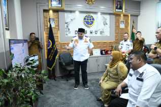Komitmen Layanan Prima, Bupati Kasmarni Pantau Langsung Inovasi Dishub dan Kunjungi Armada Baru