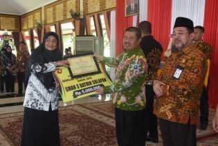 15 Sekolah Adiwiyata di Bengkalis Dapat Penghargaan dari Bupati Amril Mukminin
