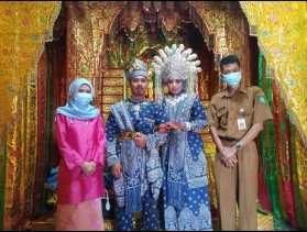 Keluarga Besar Diskominfotik Ucapkan Selamat, Silvia Roza dan Deki Depriadi Saputra Naik Pelaminan