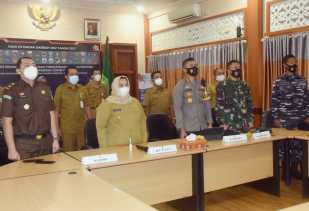 Dibuka Wakil Presiden, Bupati Kasmarni Ikuti Peringatan Hari Otda ke-25 Secara Virtual