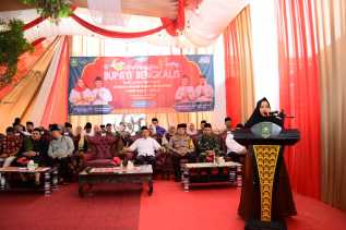 Bupati Kasmarni Berbagi Kebahagian Bersama Anak Yatim dan Kaum Dhuafa